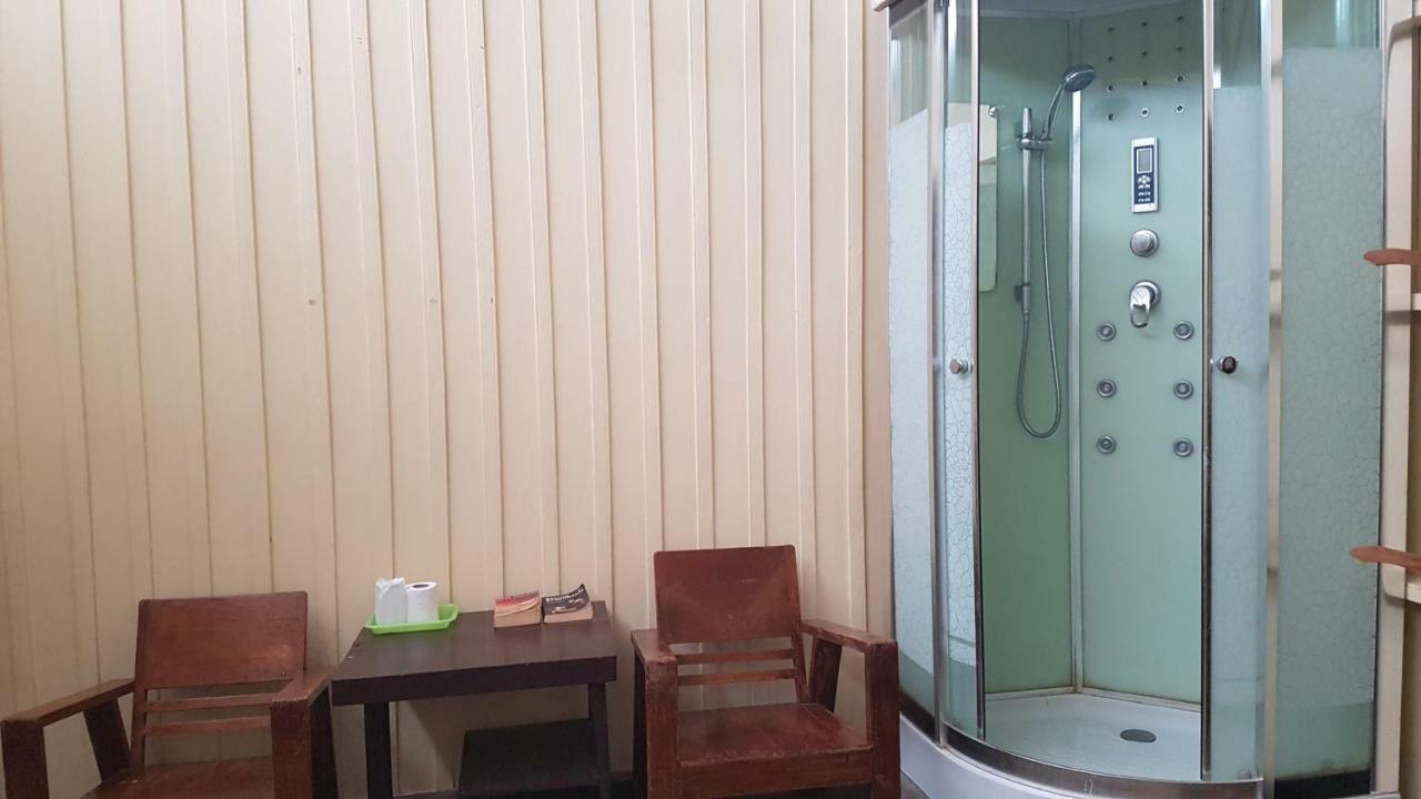 The Midtown Hotel And Cafe Trang Esterno foto